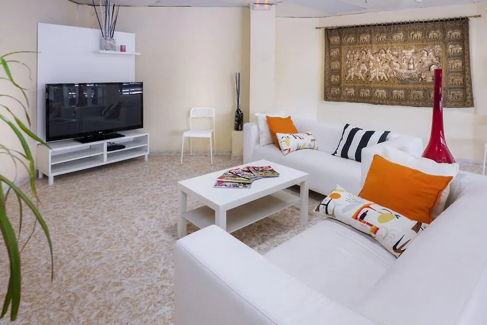 ** Konukevi Hostal Sans Barselona İspanya
