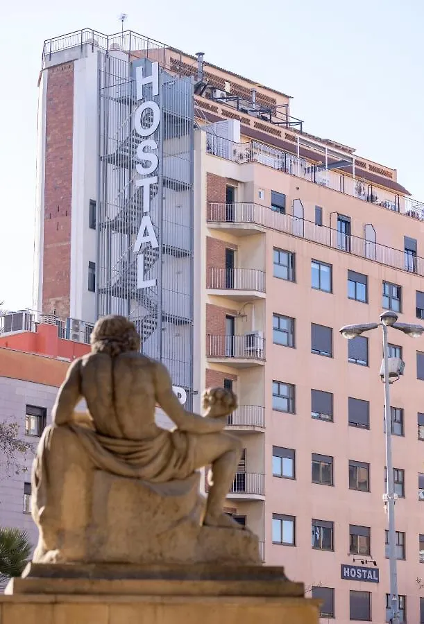 ** Konukevi Hostal Sans Barselona İspanya