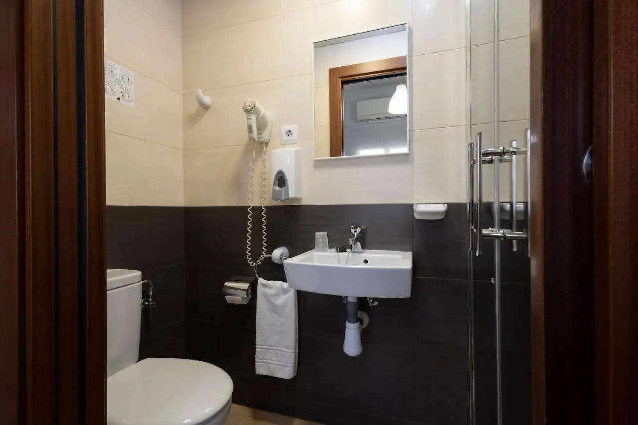 Konukevi Hostal Sans Barselona
