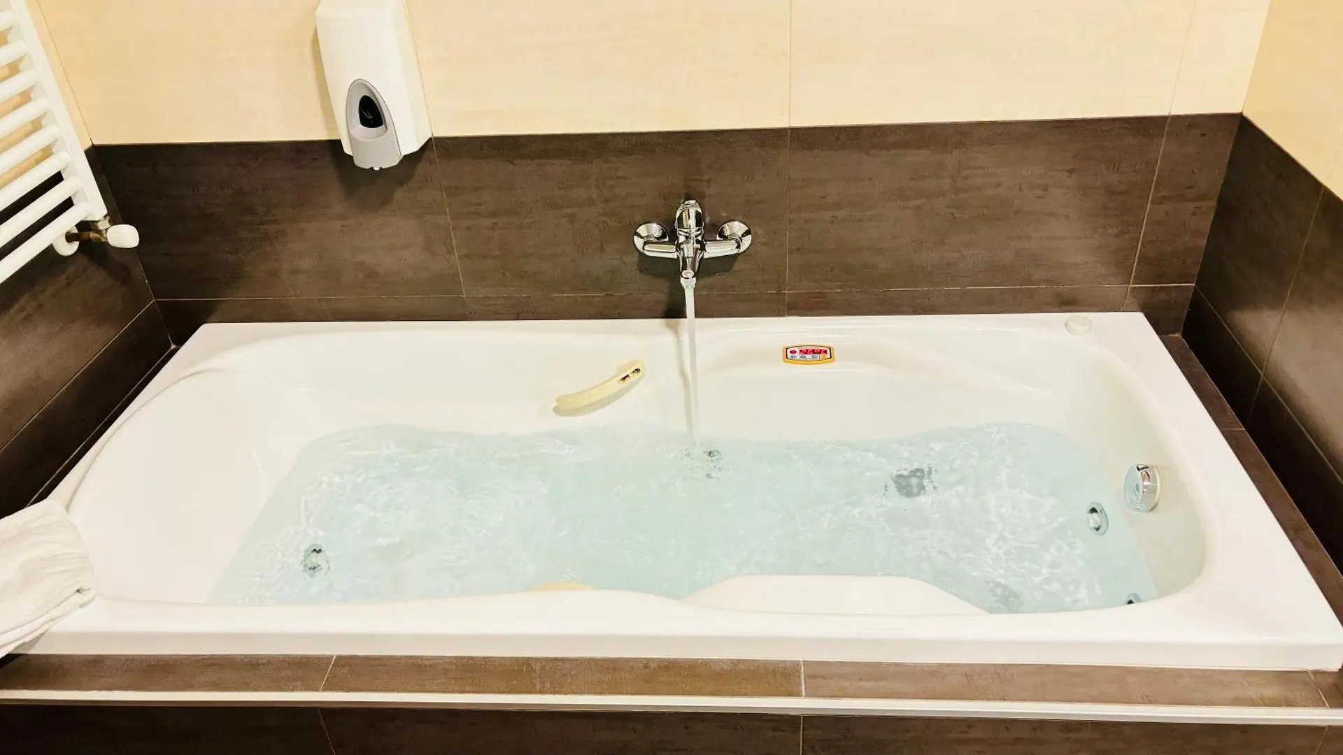 Konukevi Hostal Sans Barselona