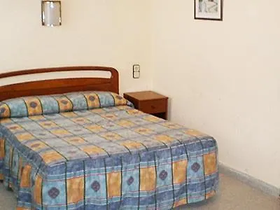 Konukevi Hostal Sans Barselona