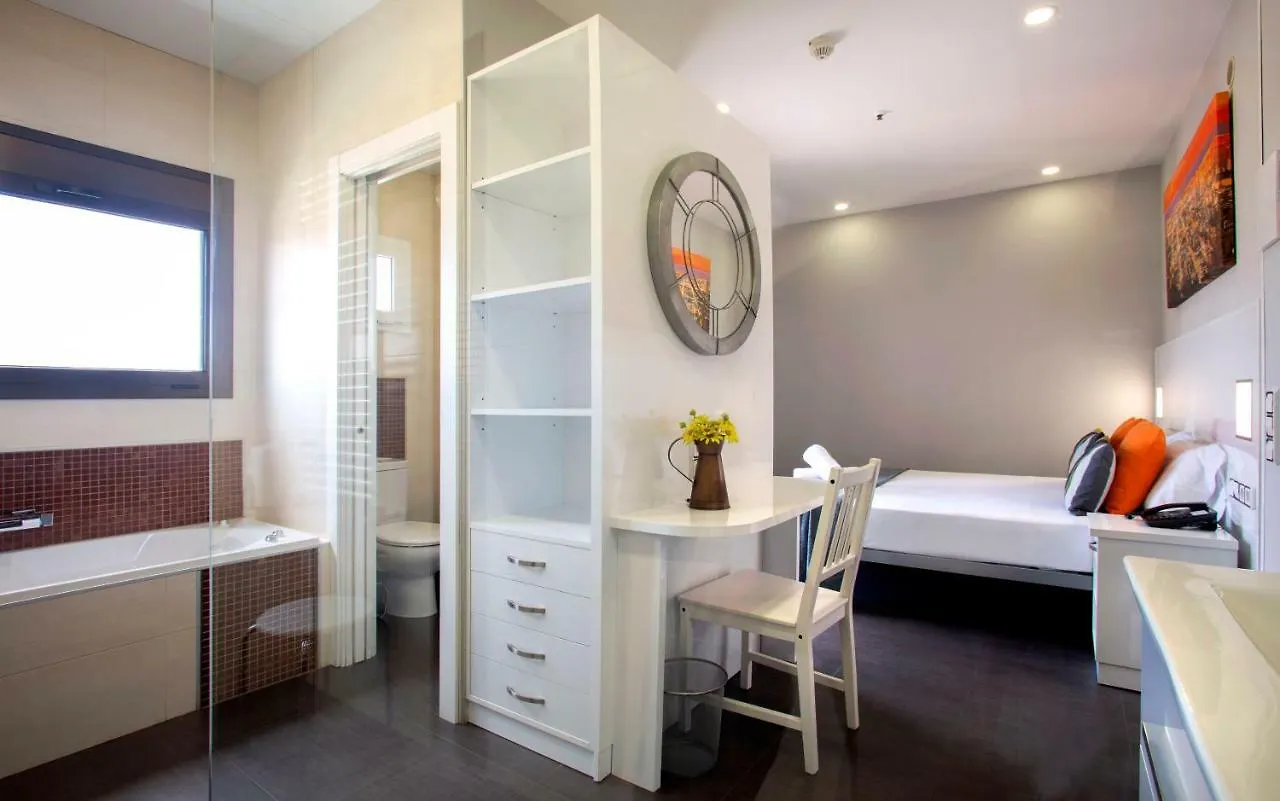 ** Konukevi Hostal Sans Barselona İspanya